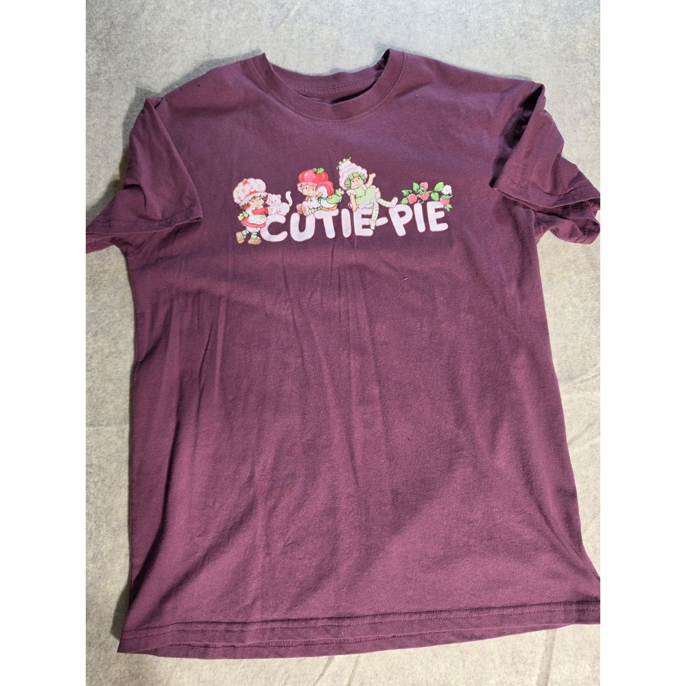 Strawberry Shortcake Cutie-Pie Graphic Tee Maroon Short Sleeve T-Shirt Medium‎